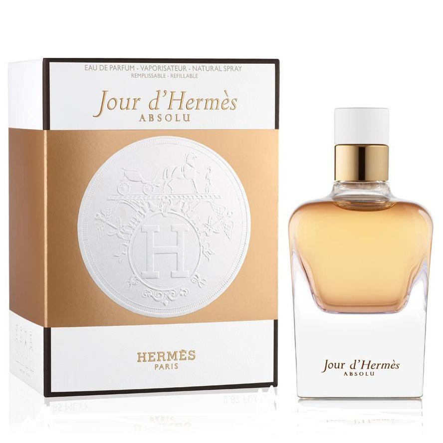 "I wanted to express the essence of femininity with flowers and nothing but flowers." –Jean-Claude Ellena Femininity in perfume form! A celebration of the birth and rebirth of woman, every day, Jour d`Hermès brings to light the beauty of woman, while maintaining the mystery of each individual woman. A profusion of bouquets. From dawn to dusk, here is a floral that flowers, a blossom that blooms. The eau de parfum is luminous and sensuous, with sweet peas and gardenia.