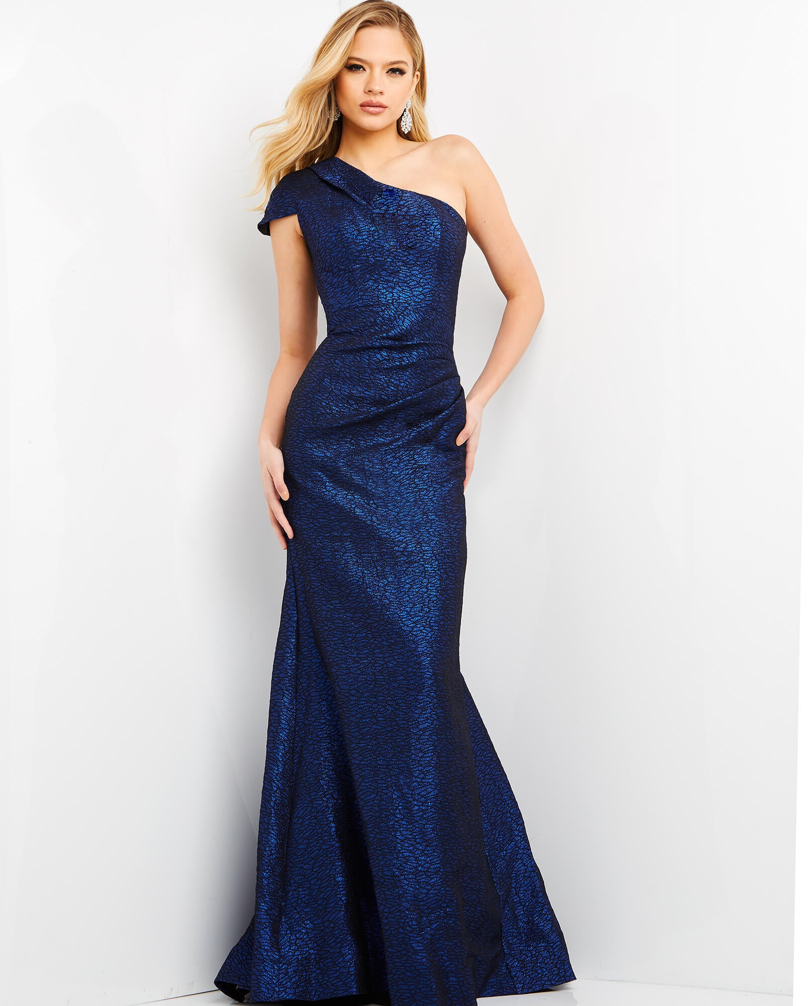 <li>
<strong>Collection:</strong> Evening Dresses, Mother of the Bride,</li><li>
<strong>Material:</strong> Metallic Jacquard</li><li>
<strong>Style: </strong>Mermaid, Fitted</li><li>
<strong>Details:</strong> Ruched</li><li>
<strong>Length:</strong> Long Dress</li><li>
<strong>Back Style: </strong>Back Zipper</li><li>
<strong>Necklines: </strong>One Shoulder</li><li>
<strong>Sleeve Type:</strong> Sleeveless</li><li>
<strong>Color:</strong> Oyster, Coffe, Cobalt</li>