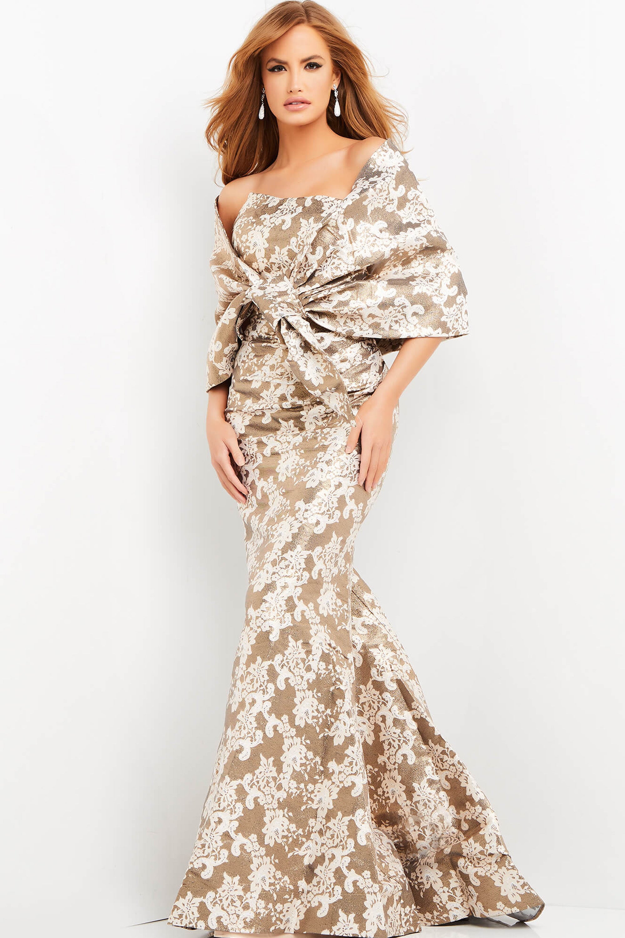 <li>
<strong>Collection:</strong> Evening Dresses, Mother of the Bride, Black Tie</li><li>
<strong>Material:</strong> Jacquard</li><li>
<strong>Style: </strong>Mermaid, Fitted, Trumpet with Shawl</li><li>
<strong>Details:</strong> Train</li><li>
<strong>Length:</strong> Long Dress</li><li>
<strong>Back Style: </strong>Straight Back with<strong> </strong>Zipper</li><li>
<strong>Necklines: </strong>Strapless</li><li>
<strong>Sleeve Type:</strong> Sleeveless</li><li>
<strong>Color:</strong> Cafe</li>