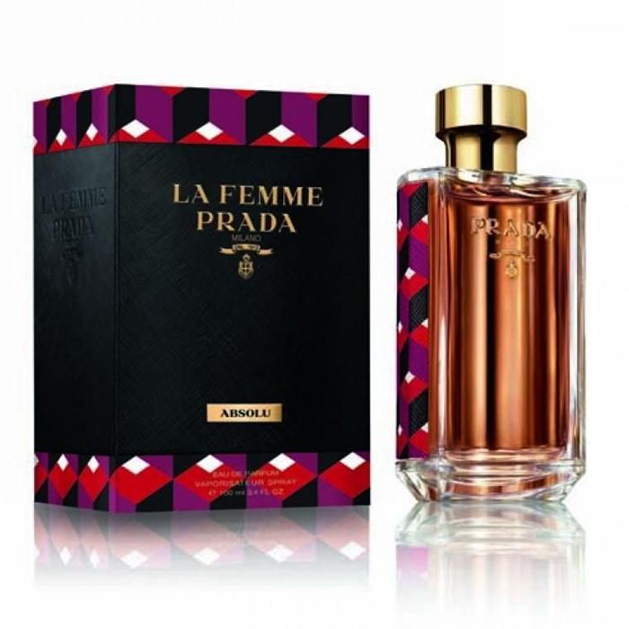 La Femme Prada Absolu is a spicy floral perfume for women. The scent opens with succulent peach and blood orange spiced with chili pepper. Heart notes are all floral with delightful spring blooms of neroli, orange blossom, immortelle and broom.