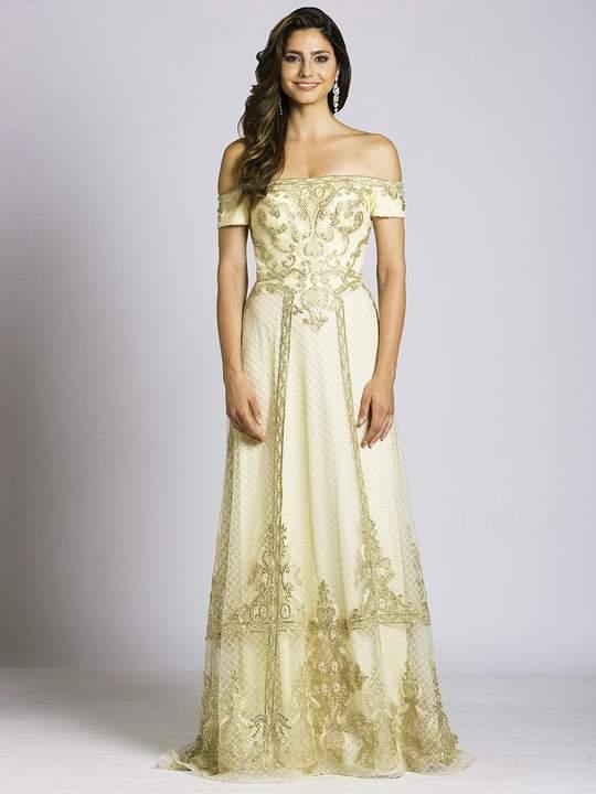 <p> </p> <p>This gorgeous long gown features an off shoulder straight neckline. A-line dress in <span data-mce-fragment="1">gold embroidery on tulle over nude lining. This is</span> perfect for any special occasion.</p> <p><br></p> <p>Length : Full Length</p> <p>Sleeve Style : Off Shoulder</p> <p>Color : Gold</p> <p>Sizes : 2, 4, 6, 8, 10, 12, 14, 16, 18, 20, 22, 24</p> <p>Fully Lined</p> <p>Occasion : Formal, Prom, Homecoming, Wedding Guest, Red Carpet, Pageant, Special Occasion</p>