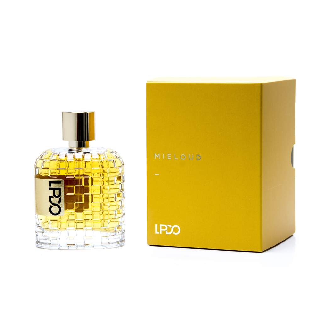 <span data-mce-fragment="1">The sweet taste of honey and cinnamon blend perfectly with the unexpected heart notes of patchouli and delicate floral notes. The cheerful notes of amber, leather, Laos aoud, vanilla pods and white musk finish the fragrance with overwhelming energy.</span>