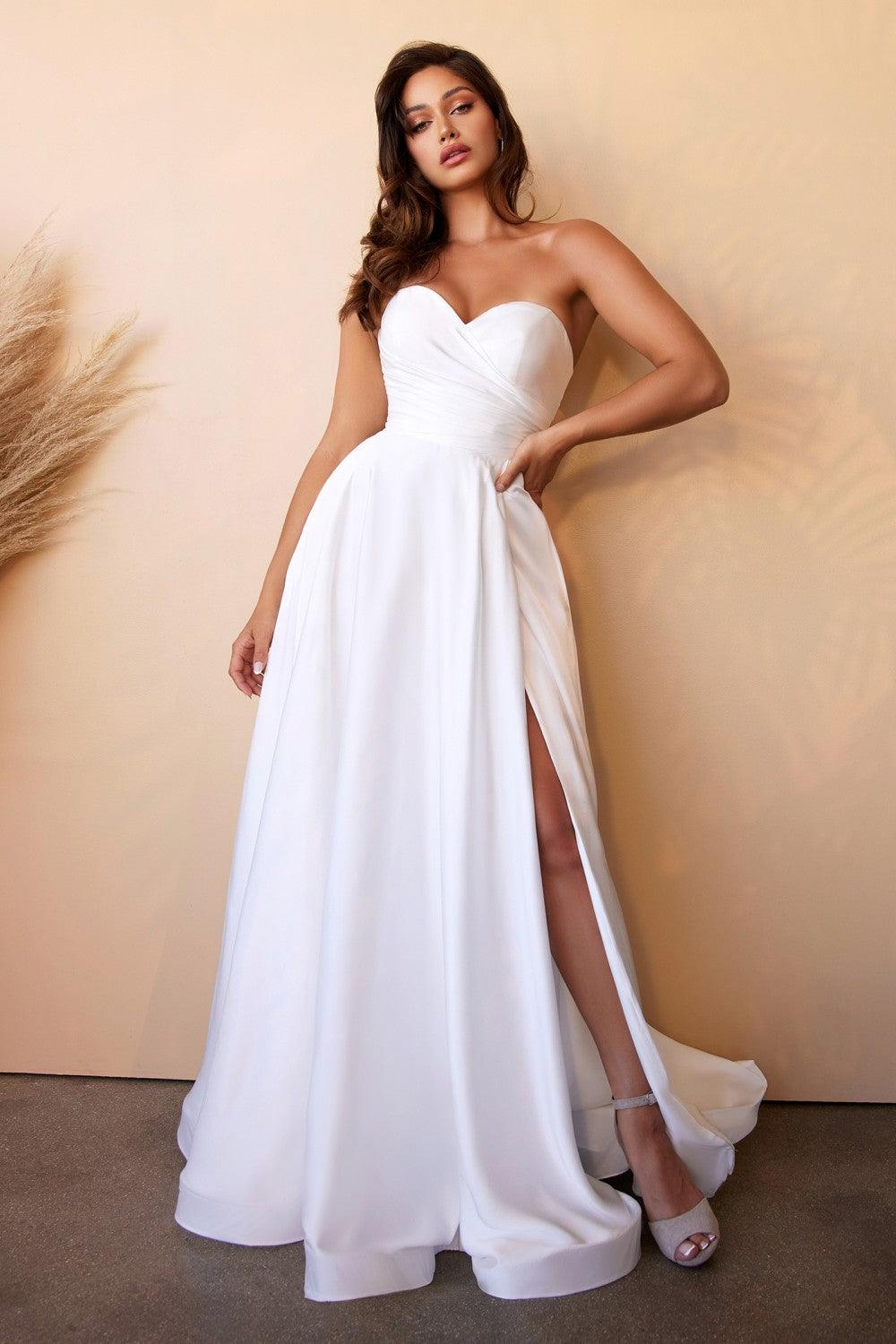 <p> </p> <p><span>The long A-line bridal gown is perfect for your romantic wedding dreams. With its soft cup inserts that help keep you comfortable, this dress is just right for your special day! If you're looking for an affordable yet beautiful option, we have what you  need!</span></p> <p> </p> <p>Fabric : Satin</p> <p><span>Length : Full Length</span></p> <p><span>Sleeve Style : Sleeveless</span></p> <p><span>Color : Off White</span></p> <p><span>Sizes : XS, S, M, L, XL, 2XL, 3X, 4X</span></p> <p><span>Fully Lined</span></p> <p><span>Occasion : Wedding Dresses</span></p>