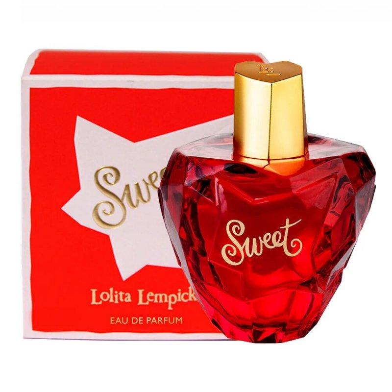  Lolita Lempicka launches Sweet, the new forbidden fruit a delicious and flirtatious fragrance for women which symbolizes the pleasures of femininity. "Taste the delicious pleasure of being a woman ... The fragrance is available from mid-October 2014.<br><br>The composition is created by Anne Flipo, introducing cherry-cocoa lip-gloss accord, which evokes kisses. It opens with accords of candied cherries that lead to the heart of cocoa absolute, which flirts with angelica, both wrapped up in elegant iris. The final signature of strength and sensuality is provided by accords of musk and cashmere wood.<br><br>Eau de Parfum packed in the signature Lolita Lempicka apple-shaped bottle, this time lacquered and painted in bright red.