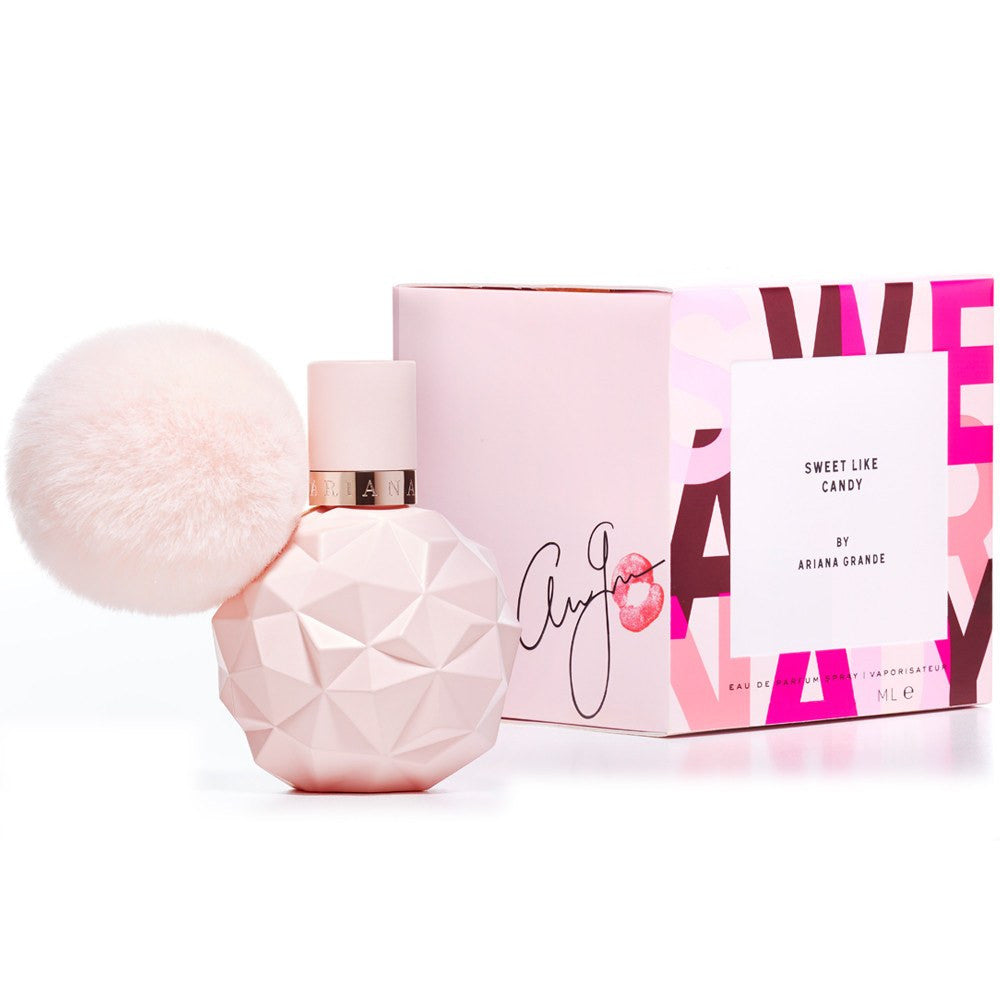 The third fragrance from the American pop singer Ariana Grande, after the debut of Ari in 2015 and the unisex edition named after her brother Frankie from 2016, comes out under the name of Sweet Like Candy in the standard bottle shape of the collection. Again, the flacon has a fluffy pom-pom, but this time it's colored in a matt light - pink finish.<br>Sweet Like Candy is the smell of berries, candies and vanilla. The top notes of sugar frosted blackberries and fresh Italian bergamot lead to the heart of cassis cream and a fluffy marshmallow accord. The gourmand composition ends with vanilla and precious woods.