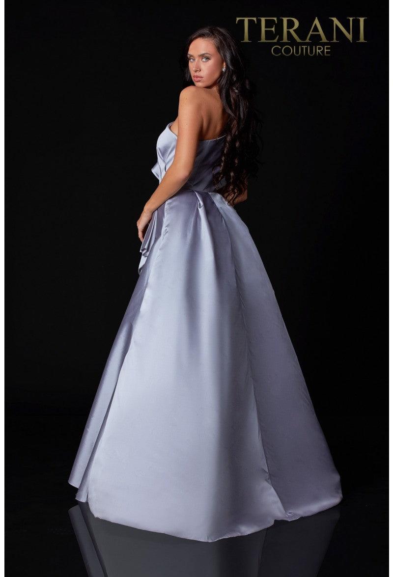 <p data-mce-fragment="1"> </p> <p data-mce-fragment="1"><span data-mce-fragment="1">This gorgeous long dress features a structured bow crowns the one-shoulder neckline. Fitted bodice with pleats gown showcases a sheath silhouette skirt with a thigh-high leg slit and a full-length overskirt that opens up a sweep train finish. This dress is perfect for any ocasion.</span></p> <p data-mce-fragment="1"> </p> <p data-mce-fragment="1"><span data-mce-fragment="1">Length : Full Length</span></p> <p data-mce-fragment="1"><span data-mce-fragment="1">Sleeve Style : One Shoulder</span></p> <p data-mce-fragment="1"><span data-mce-fragment="1">Colors : Avocado, Pewter</span></p> <p data-mce-fragment="1"><span data-mce-fragment="1">Sizes : 2, 4, 6, 8, 10, 12, 14, 16, 18, 20, 22, 24</span></p> <p data-mce-fragment="1"><span data-mce-fragment="1">Fully Lined</span></p> <p data-mce-fragment="1"><span data-mce-fragment="1">Occasion : Formal, Prom, Homecoming, Wedding Guest, Red Carpet, Pageant, Special Occasion</span></p>