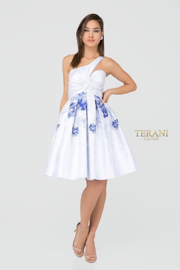 <p> </p> <p>This gorgeous short dress features a one shoulder twist neckline. A-line style with print design. This is perfect for any special occasion.</p> <p><br></p> <p>Length : Cocktail</p> <p>Sleeve Style : One shoulder</p> <p>Color : White Denim Silver</p> <p>Sizes : 0, 2, 4, 6, 8, 10, 12, 14, 16, 18, 20, 22, 24</p> <p>Fully Lined</p> <p>Occasion : Formal, Prom, Homecoming, Wedding Guest, Red Carpet, Pageant, Special Occasion</p>