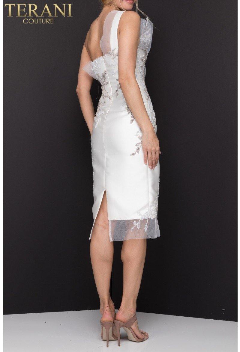 <p> </p> <p>This elegant short dress features <span data-mce-fragment="1">an asymmetrical neckline with a one shoulder strap and a sweetheart notch. Accentuated with trailing foliage with beadwork down its length, the sheath skirt skims into a knee length form with a sheer hemline.</span> Perfect for any special occasion.</p> <p><br></p> <p>Length : Knee Length</p> <p>Sleeve Style : One Shoulder</p> <p>Colors : Champagne Blush, Ivory Silver, Silver Blush</p> <p>Sizes : 2, 4, 6, 8, 10, 12, 14, 16, 18, 20, 22, 24</p> <p>Fully Lined</p> <p>Occasion : Formal, Prom, Homecoming, Wedding Guest, Red Carpet, Pageant, Special Occasion</p>